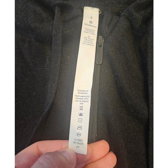 Lululemon Black Cashmere Blend Full Zip Hooded Sweatshirt sz 4 Athletic Basic - Picture 2 of 5